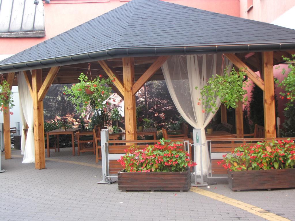 Aviator Hotel Restauracja & Spa Пабьянице Экстерьер фото