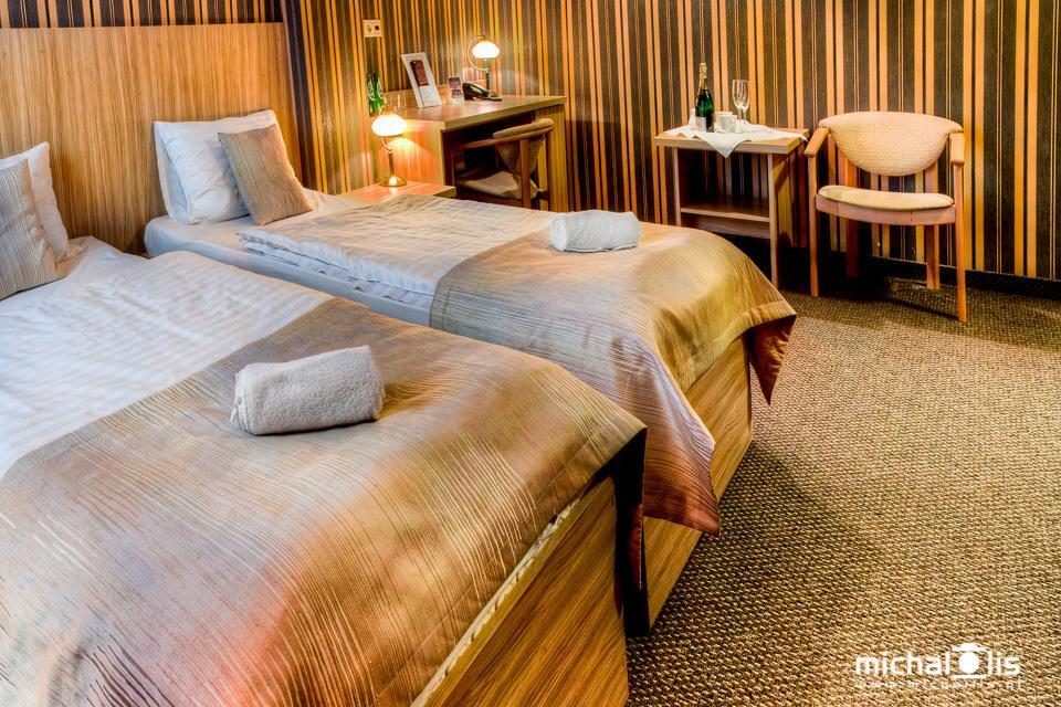 Aviator Hotel Restauracja & Spa Пабьянице Экстерьер фото