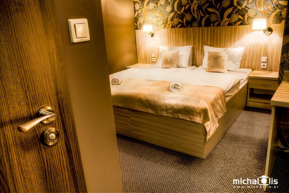 Aviator Hotel Restauracja & Spa Пабьянице Экстерьер фото