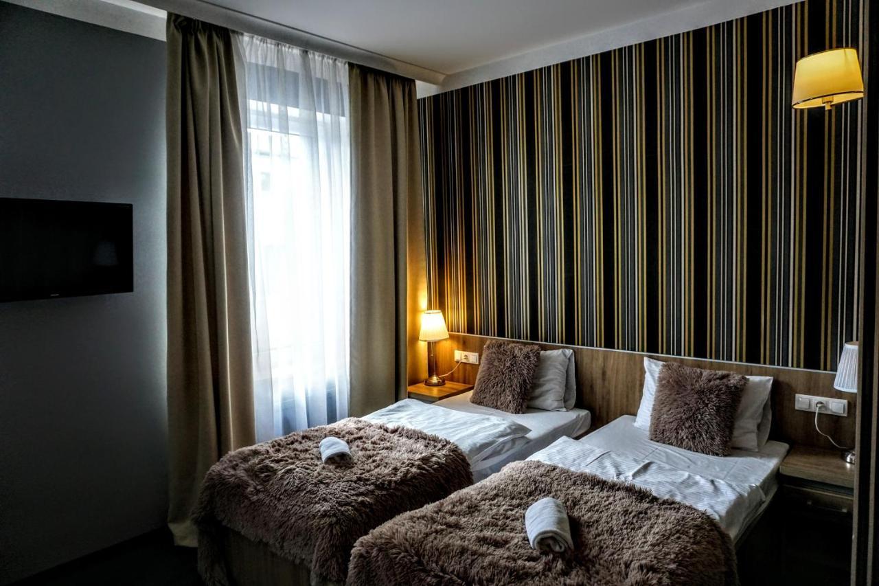 Aviator Hotel Restauracja & Spa Пабьянице Экстерьер фото