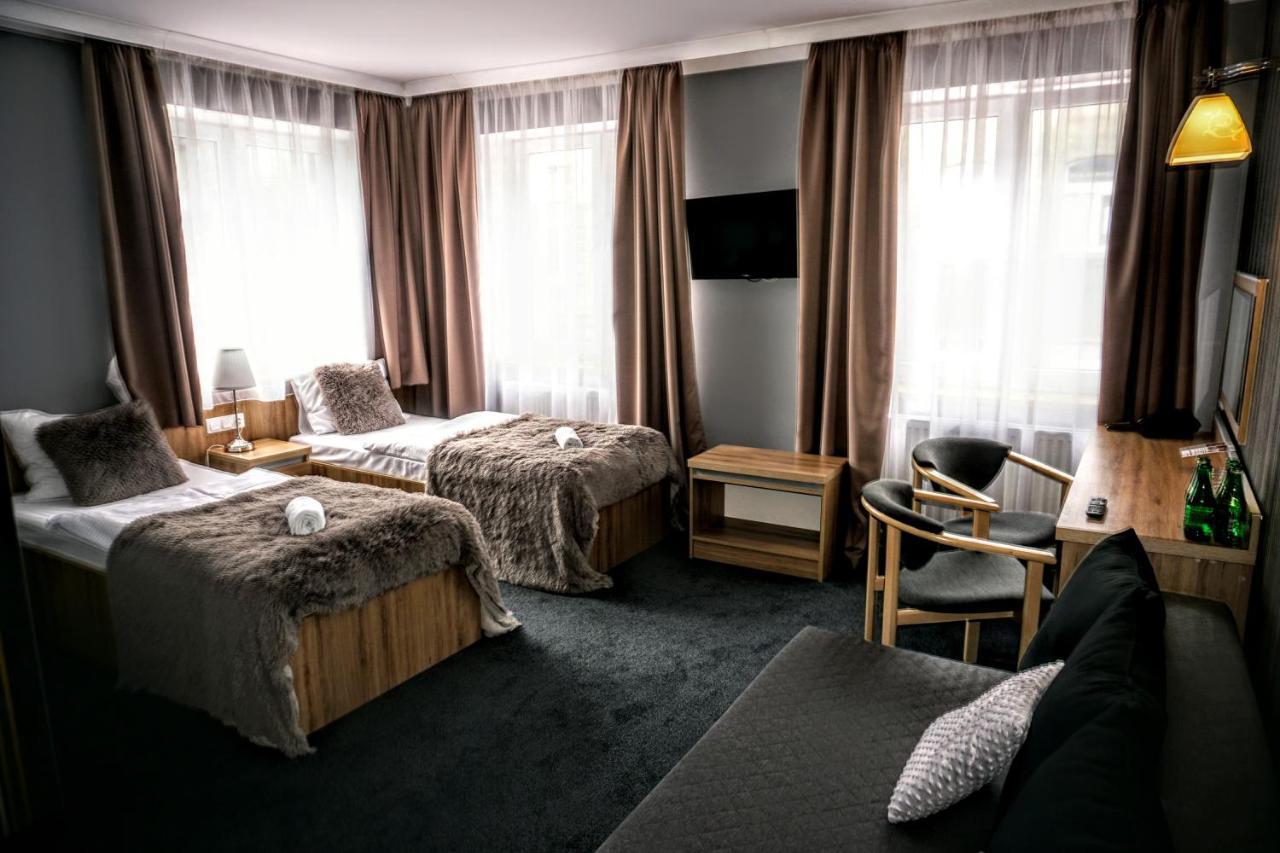 Aviator Hotel Restauracja & Spa Пабьянице Экстерьер фото