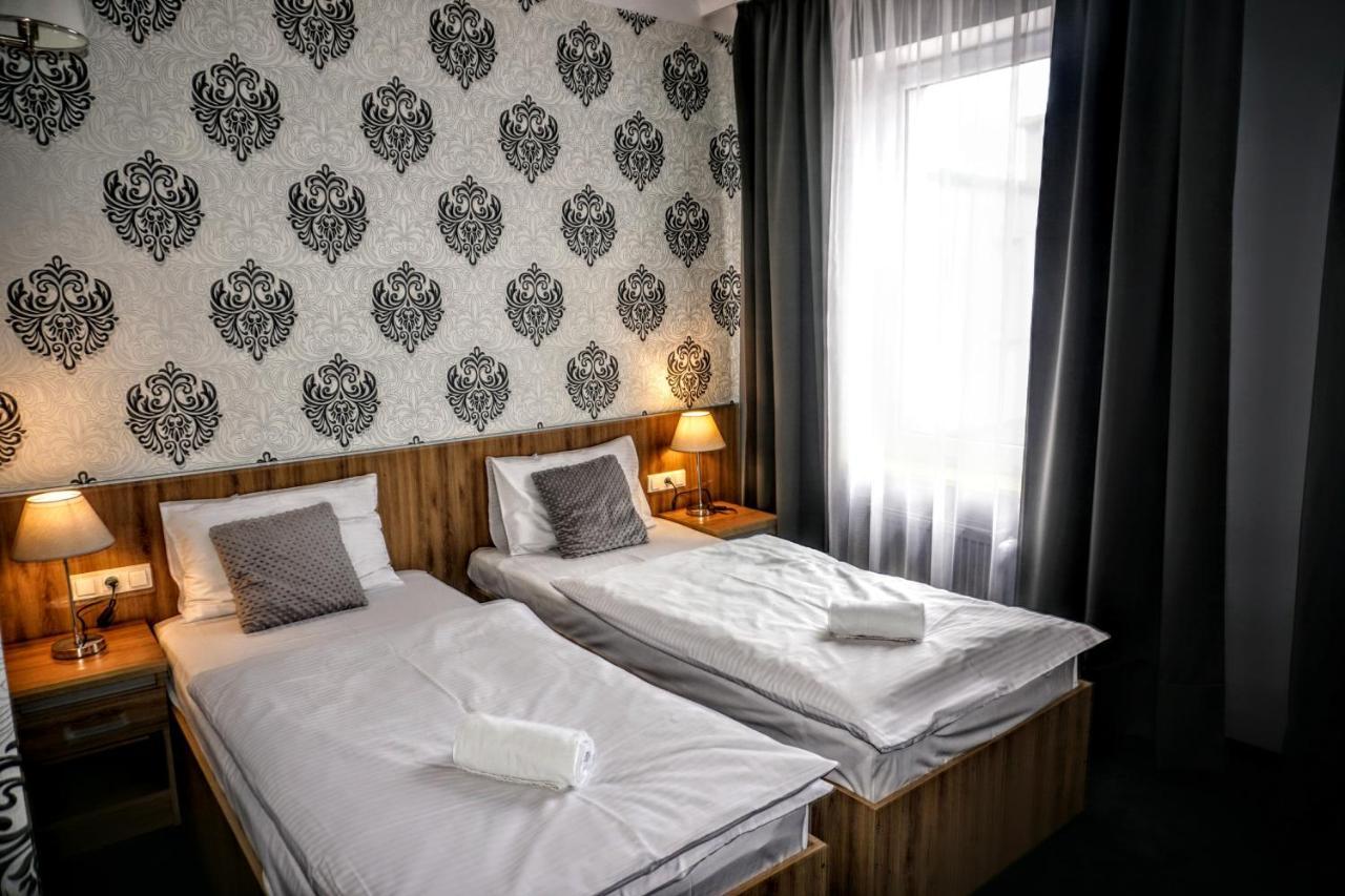 Aviator Hotel Restauracja & Spa Пабьянице Экстерьер фото