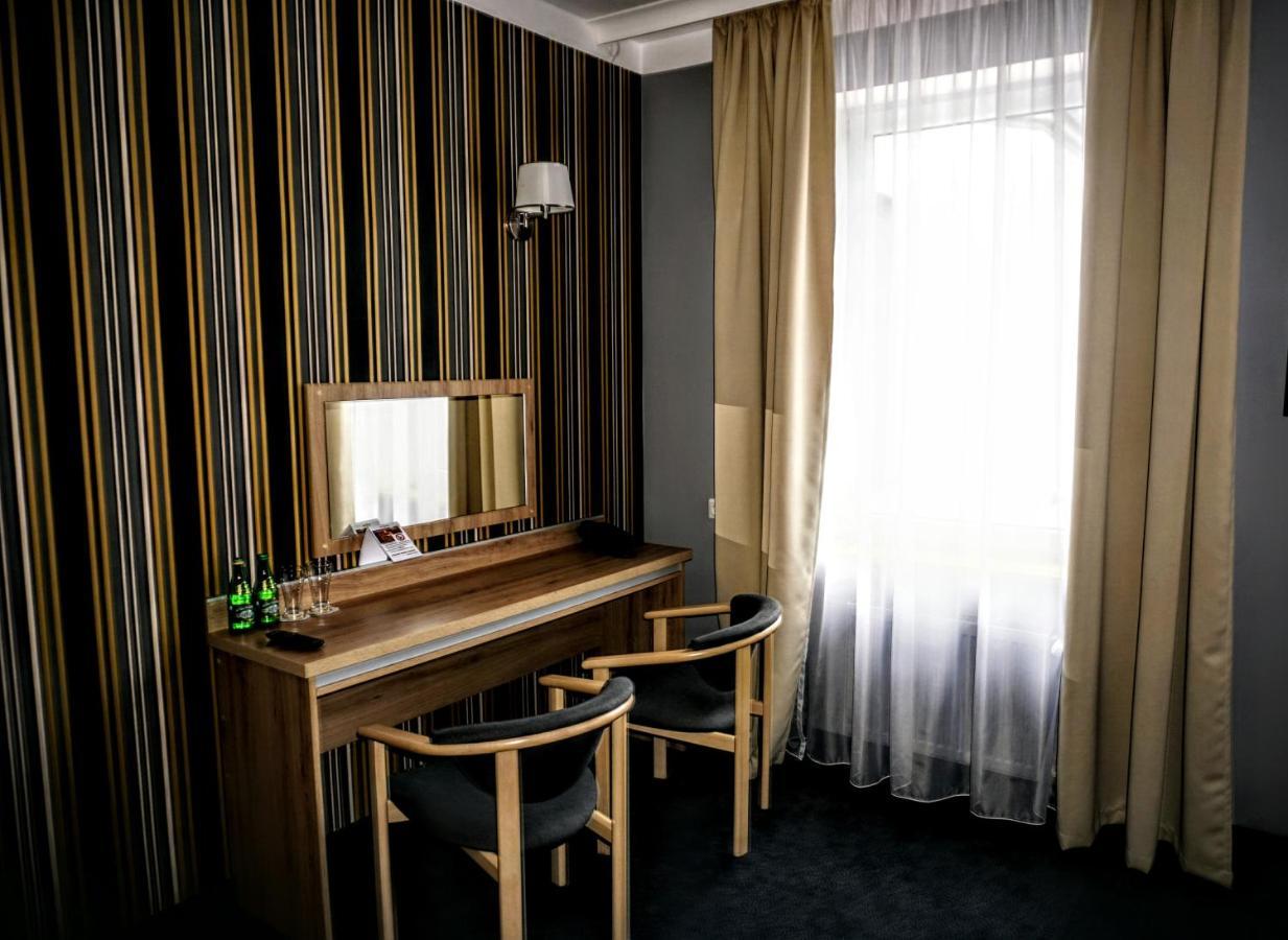 Aviator Hotel Restauracja & Spa Пабьянице Экстерьер фото