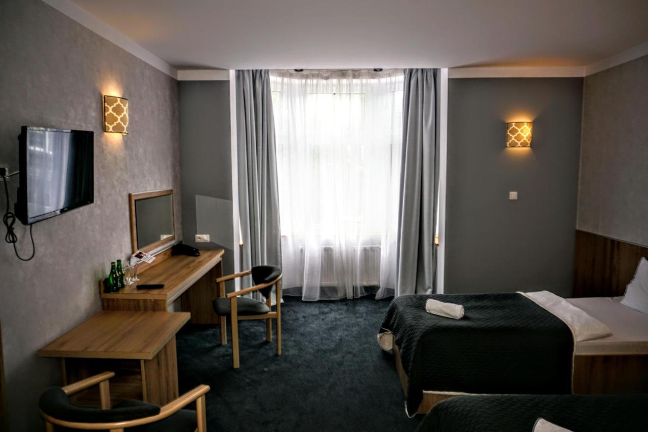 Aviator Hotel Restauracja & Spa Пабьянице Экстерьер фото