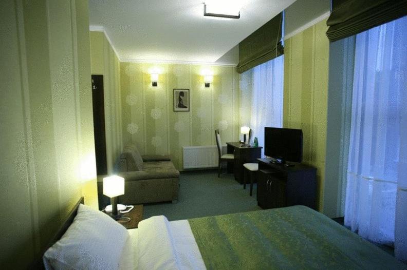 Aviator Hotel Restauracja & Spa Пабьянице Экстерьер фото
