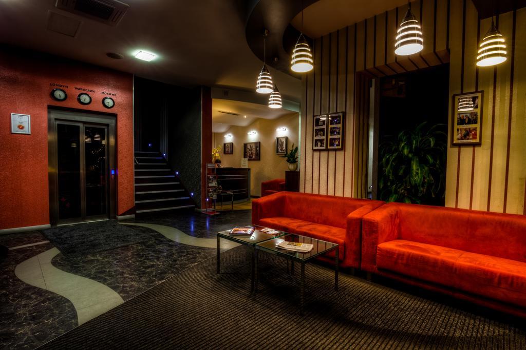 Aviator Hotel Restauracja & Spa Пабьянице Экстерьер фото