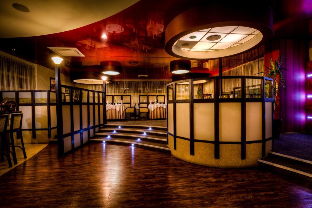 Aviator Hotel Restauracja & Spa Пабьянице Экстерьер фото