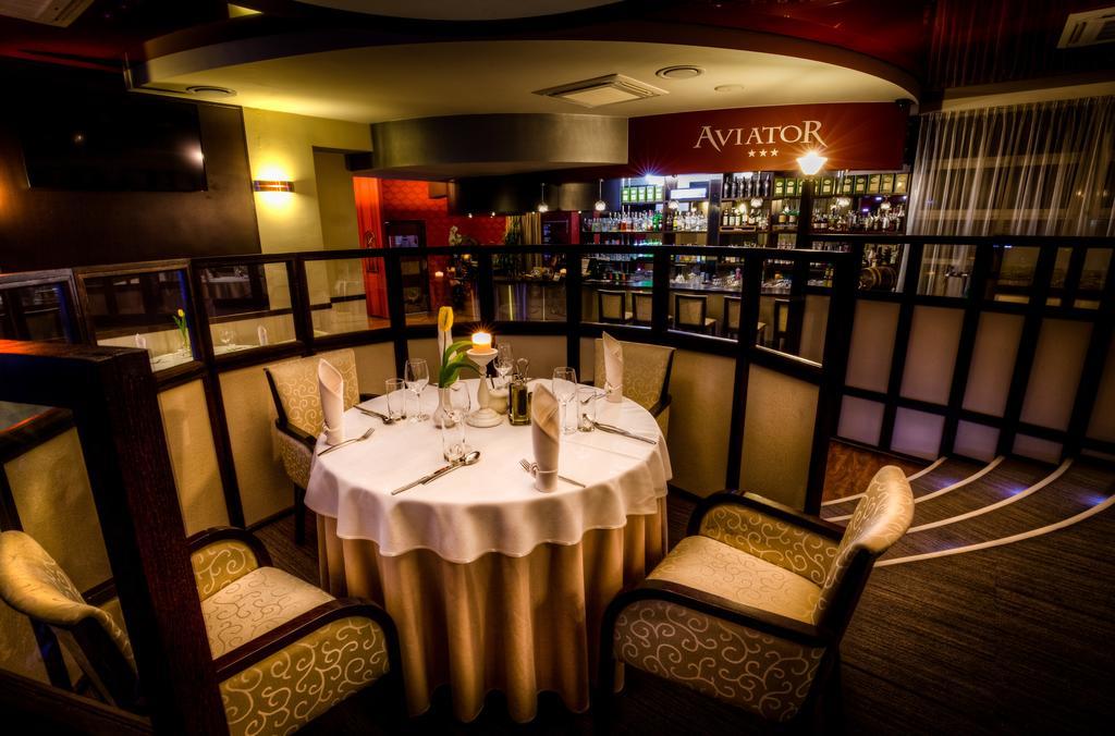 Aviator Hotel Restauracja & Spa Пабьянице Экстерьер фото