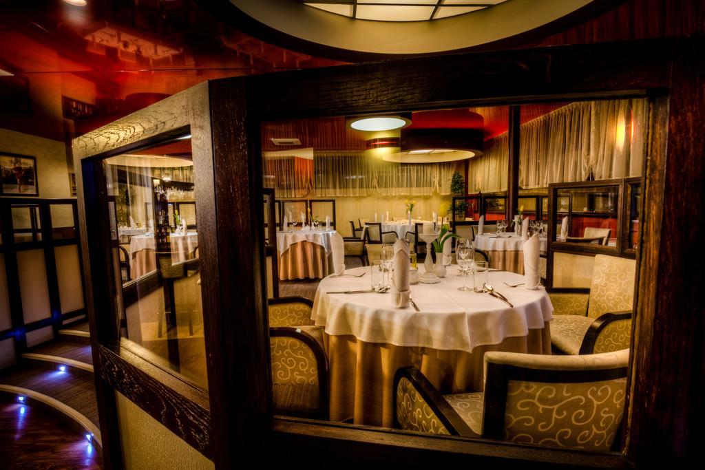 Aviator Hotel Restauracja & Spa Пабьянице Экстерьер фото