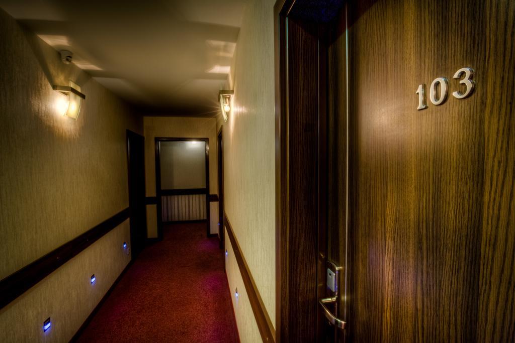 Aviator Hotel Restauracja & Spa Пабьянице Экстерьер фото