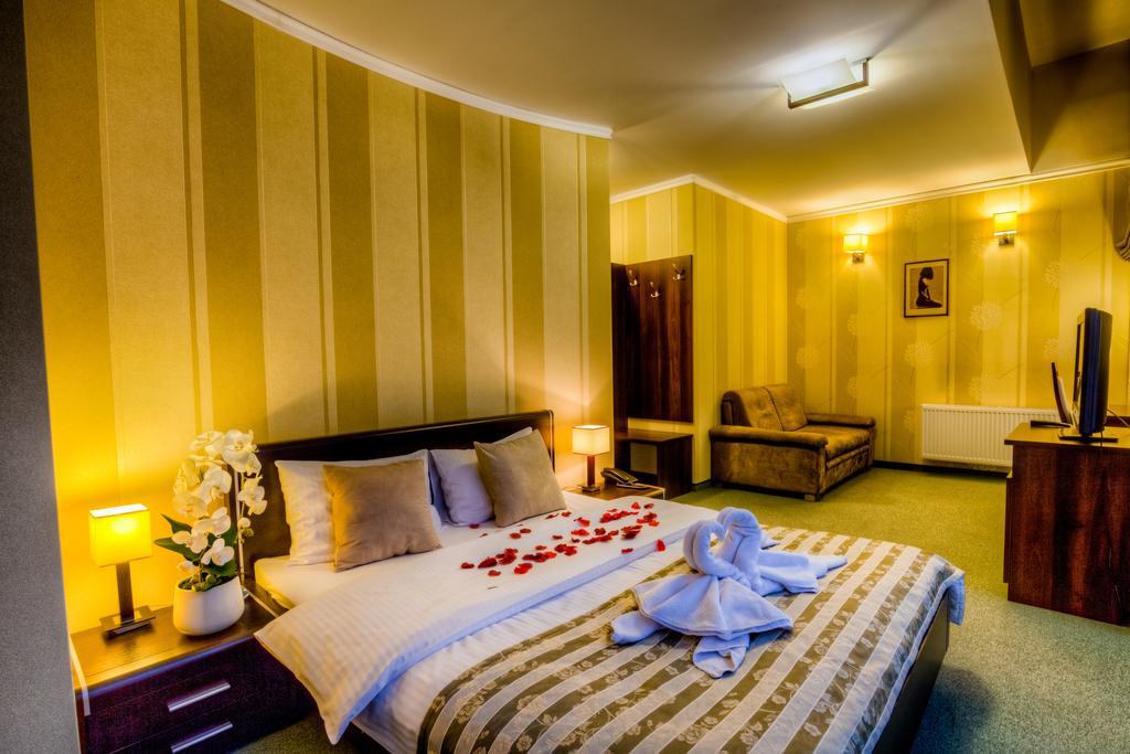 Aviator Hotel Restauracja & Spa Пабьянице Экстерьер фото