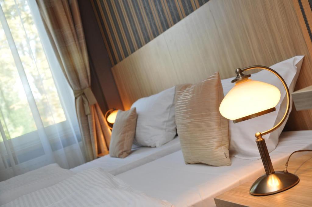 Aviator Hotel Restauracja & Spa Пабьянице Экстерьер фото