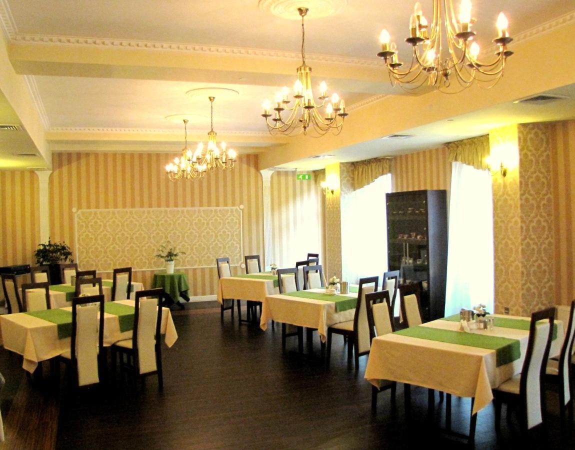 Aviator Hotel Restauracja & Spa Пабьянице Экстерьер фото